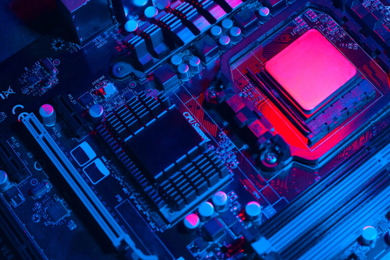 Intel: Elérkezett az idő a fordulatra vagy tovább csúszik lefele a lejtőn a cég?